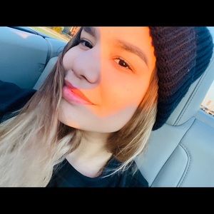 Meet your Posher, Jhulitza